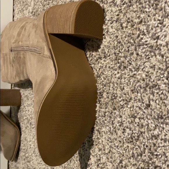 Boots - Picture 4 of 4